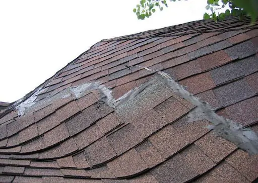 Inconsistent appearance of roofing materials is a sign of bad roof repair.