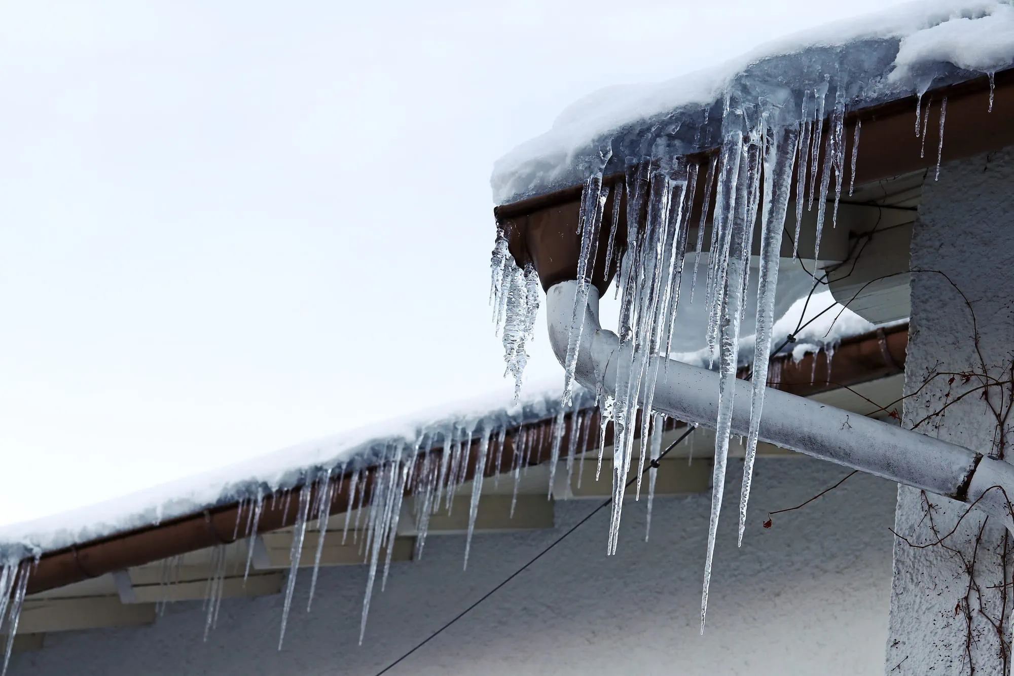 eavestrough icicles